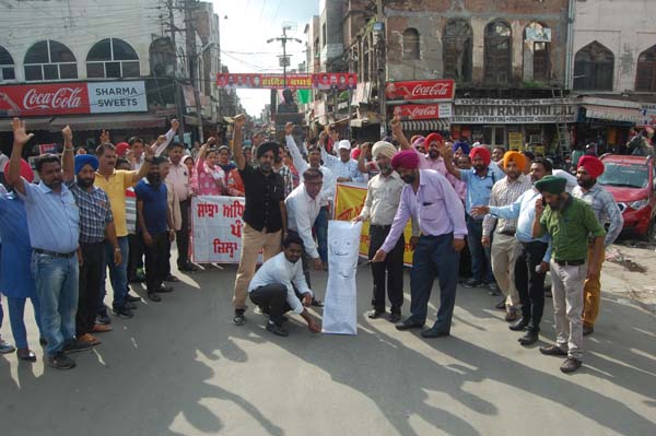 ਸਾਂਝਾ ਅਧਿਆਪਕ ਮੋਰਚਾ ਨੇ ਫੂਕਿਅਾ ਪੰਜਾਬ ਸਰਕਾਰ ਦਾ ਪੁਤਲਾ