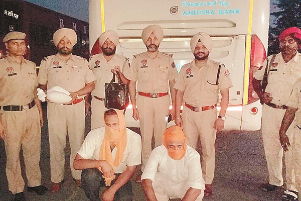 ਦਿੱਲੀ ਤੋਂ ਚੂਰਾ-ਪੋਸਤ ਲਿਆ ਕੇ ਵੇਚਣ ਵਾਲੇ ਡਰਾਈਵਰ ਤੇ ਕੰਡਕਟਰ ਕਾਬੂ