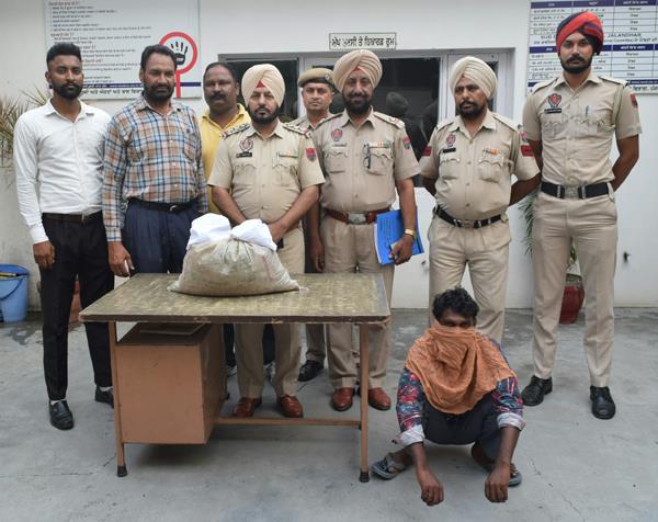 arrested with 5 kg ganja
