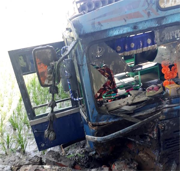 6 injured in accident
