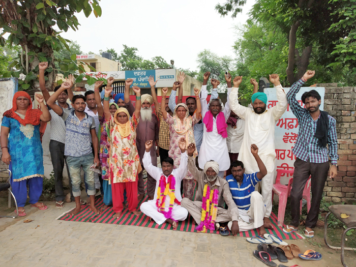 ਪ੍ਰਸ਼ਾਸਨ ਵੱਲੋਂ ਸਾਰ ਨਾ ਲੈਣ ’ਤੇ ਸਫਾਈ ਸੇਵਕਾਂ ਕੀਤੀ ਭੁੱਖ ਹੜਤਾਲ