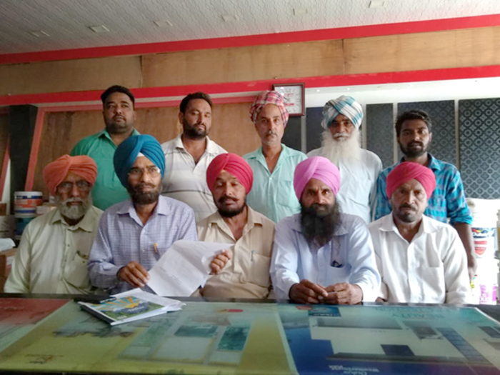 ਪਿੰਡ ਵਾਸੀਅਾਂ ਨੇ ਖੜਕਾਇਆ ਹਾਈਕੋਰਟ ਦਾ ਦਰਵਾਜ਼ਾ, ਡੀ. ਸੀ. ਤਲਬ