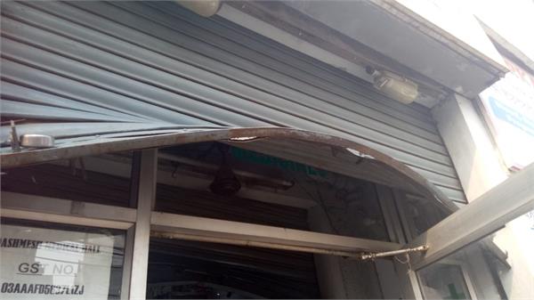 ਮੈਡੀਕਲ ਦੀ ਦੁਕਾਨ ''ਚ ਚੋਰਾਂ ਨੇ ਕੀਤਾ ਹੱਥ ਸਾਫ, ਘਟਨਾ ਸੀ.ਸੀ.ਟੀ.ਵੀ. ''ਚ ਕੈਦ