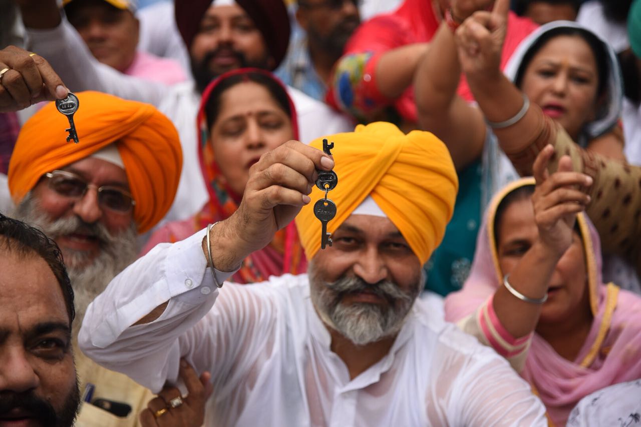 ਅਕਾਲੀ-ਭਾਜਪਾ ਆਗੂਆਂ ਨੇ ਲੁਧਿਆਣਾ ਨਗਰ ਨਿਗਮ ਨੂੰ ਜੜਿਆ ਤਾਲਾ (ਤਸਵੀਰਾਂ)