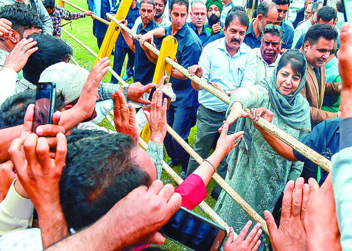 ਸਥਾਪਨਾ ਦਿਵਸ ''ਤੇ ਪੀ. ਡੀ. ਪੀ. ''ਚ ਬਗਾਵਤ