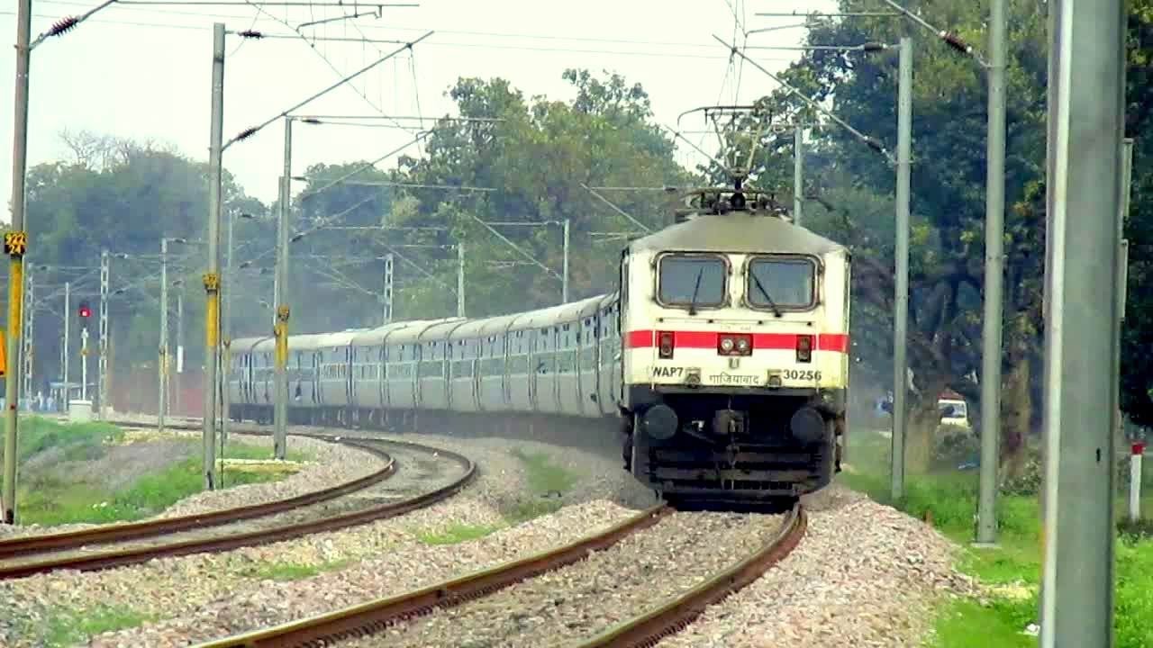 ਟਰੇਨ ਦੇ ਏ. ਸੀ. ਕੋਚ ''ਚ ਹਜ਼ਾਰਾਂ ਦੀ ਚੋਰੀ, ਰੇਲ ਮੰਤਰੀ ਕੋਲ ਜਾਵੇਗਾ ਮਾਮਲਾ