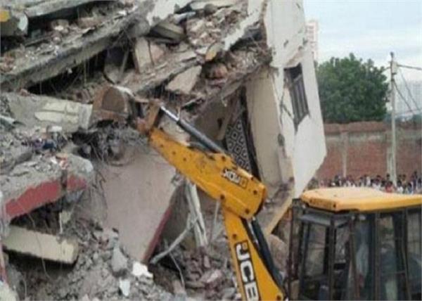 3 storied building collapse