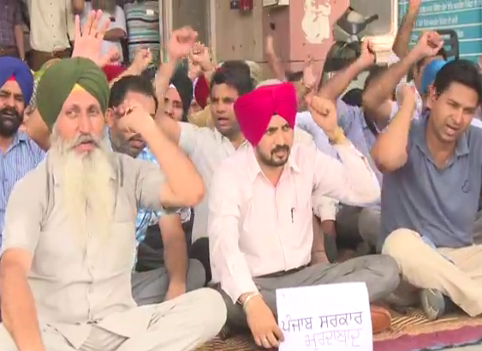 ਡੋਪ ਟੈਸਟ ਦੇ ਫੈਸਲੇ ਖਿਲਾਫ ਮੁਲਾਜ਼ਮਾਂ ਦਾ ਸਰਕਾਰ ਖਿਲਾਫ ਪ੍ਰਦਰਸ਼ਨ