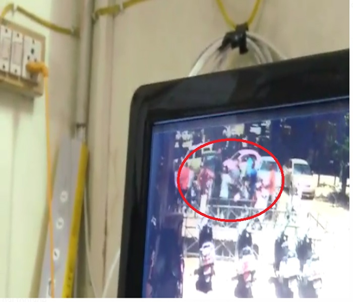 ਜਲੰਧਰ: ਬੱਸ ਸਟੈਂਡ ਨੇੜੇ ਇੰਡੋ ਕੈਨੇਡੀਅਨ ਦਫਤਰ ਦੇ ਬਾਹਰ ਫਾਇਰਿੰਗ (ਤਸਵੀਰਾਂ)