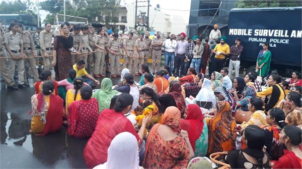 chief minister house teachers