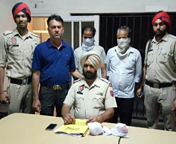 ਨਸ਼ੇ ਵਾਲੇ ਕੈਪਸੂਲਾਂ ਤੇ ਗੋਲੀਆਂ ਨਾਲ 2 ਦੋਸਤ ਫੜੇ