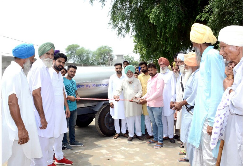ਮੈਂਬਰ ਪਾਰਲੀਮੈਂਟ ਸਾਧੂ ਸਿੰਘ ਨੇ ਪਿੰਡ ਮੱਲਣ ਵਾਸੀਆਂ ਨੂੰ ਦਿੱਤੀ ਪਾਣੀ ਵਾਲੀ ਟੈਂਕੀ