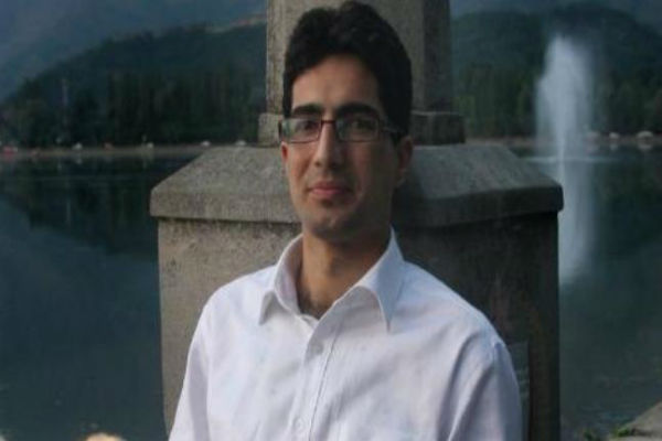 ਰੇਪ  ''ਤੇ ਟਵੀਟ ਕਰਨਾ ਆਈ.ਏ.ਐੱਸ.ਅਧਿਕਾਰੀ ਨੂੰ ਪਿਆ ਭਾਰੀ, ਮਿਲਿਆ ਨੋਟਿਸ