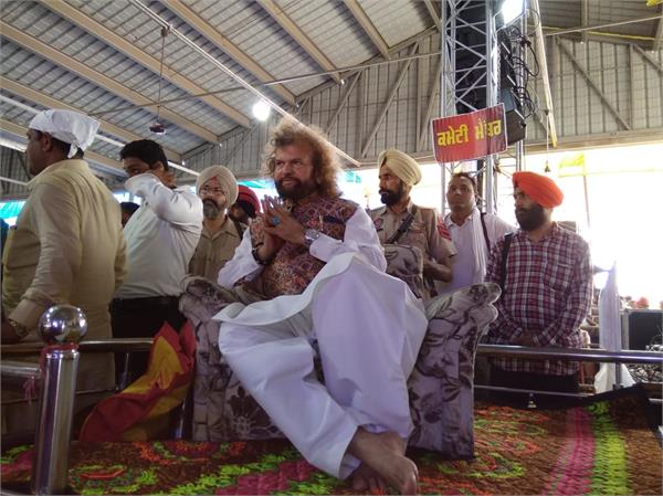 ਬਾਪੂ ਲਾਲ ਬਾਦਸ਼ਾਹ ਜੀ ਦੇ ਸਾਲਾਨਾ ਮੇਲੇ ''ਚ ਨਤਮਸਤਕ ਹੋਏ ਸ਼ਰਧਾਲੂ