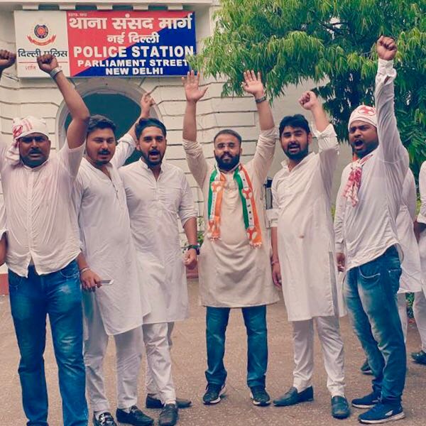 ਮੋਦੀ ਸਰਕਾਰ ਦੀਆਂ ਨੀਤੀਆਂ ਵਿਰੁੱਧ ਕਾਂਗਰਸ ਵਰਕਰਾਂ ਨੇ ਕੀਤਾ ਪ੍ਰਦਰਸ਼ਨ