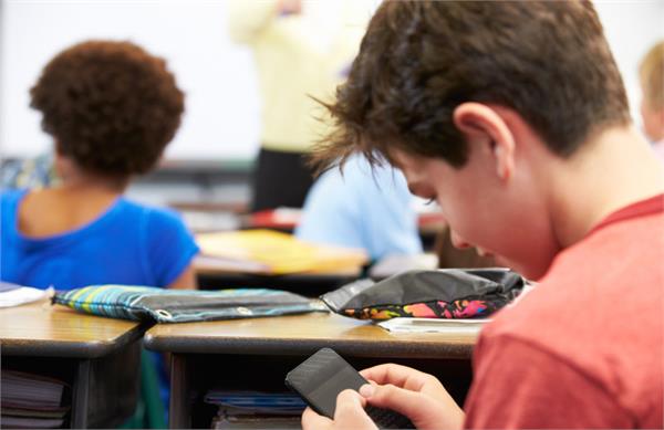phone use in class will affect children  s performance