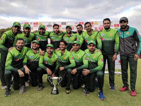 pak sweeps zimbabwe in one day series