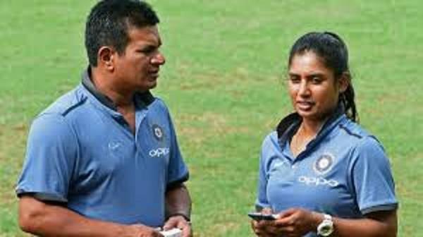 indian women  s cricket coach resigns from office