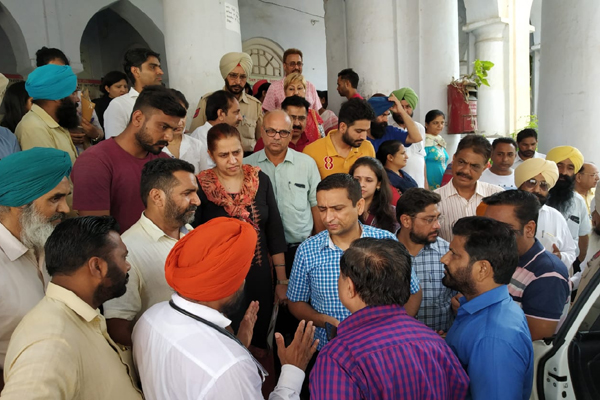 ਸਰਕਾਰੀ ਹਸਪਤਾਲ ’ਚੋਂ ਨਹੀਂ ਮਿਲਦੀ ਕਾਲੇ ਪੀਲੀਏ ਦੀ ਦਵਾਈ