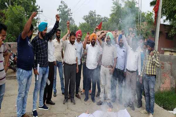 ਆਈ. ਟੀ. ਆਈ. ਐਸੋਸੀਏਸ਼ਨ ਨੇ ਪਾਵਰਕਾਮ ਮੈਨੇਜਮੈਂਟ ਦੀ ਫੂਕੀ ਅਰਥੀ