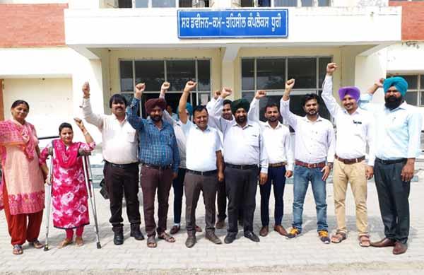 district administration workers protest
