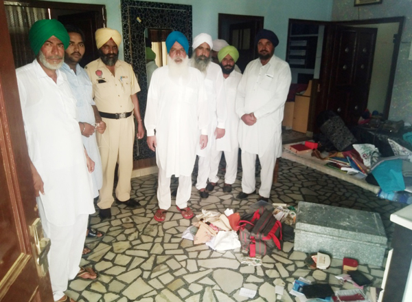 ਐੱਨ. ਆਰ. ਆਈ. ਸਾਬਕਾ ਪੰਚ ਦੇ ਘਰ ’ਚੋਂ ਲੱਖਾਂ ਦੀ ਚੋਰੀ