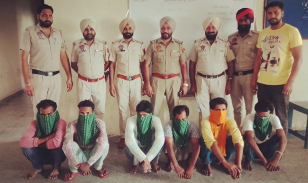 ਅੱਧਾ ਦਰਜਨ ਲੁਟੇਰੇ ਹਥਿਆਰਾਂ ਸਣੇ ਗ੍ਰਿਫਤਾਰ