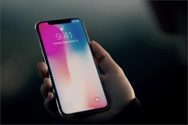 apple boosted by selling more expensive i phones