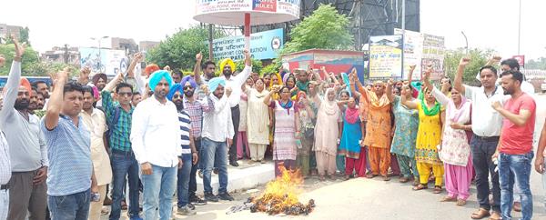 d  m  f  protest the punjab government