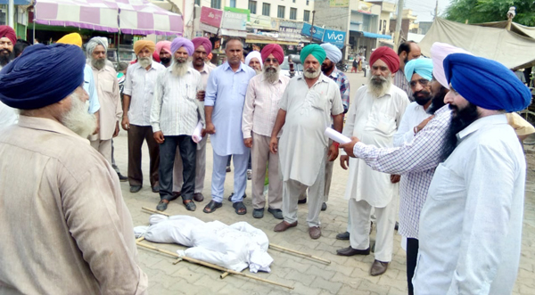 ਮੰਗਾਂ ਦੇ ਹੱਕ ’ਚ ਪਾਵਰਕਾਮ ਦੀ ਮੈਨੇਜਮੈਂਟ ਦੇ ਪੁਤਲੇ ਫੂਕੇ
