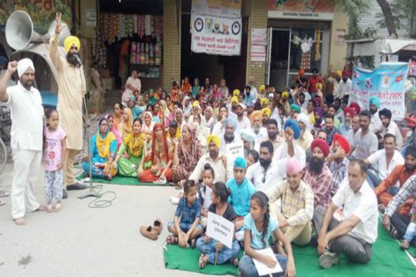 ਜਲ ਸਪਲਾਈ ਤੇ ਸੈਨੀਟੇਸ਼ਨ ਕੰਟਰੈਕਟ ਵਰਕਰਜ਼ ਯੂਨੀਅਨ ਵੱਲੋਂ ਅਰਥੀ ਫੂਕ ਪ੍ਰਦਰਸ਼ਨ