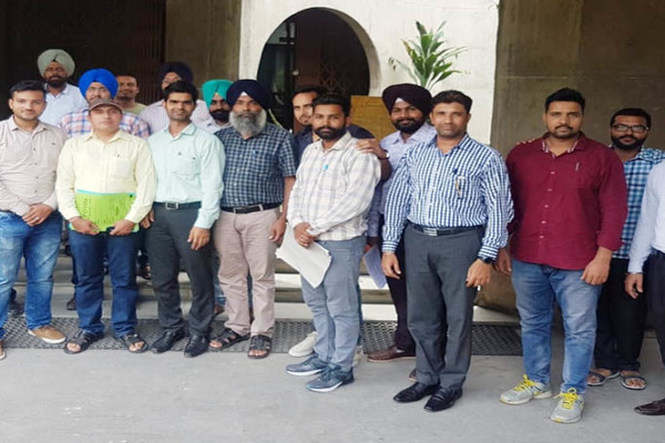 ਤਰੱਕੀਅਾਂ ਰੋਕਣ ਦੇ ਮਾਮਲੇ ’ਚ 2 ਧਡ਼ਿਅਾਂ ’ਚ ਵੰਡੇ ਜੀ. ਐੱਨ. ਡੀ. ਯੂ. ਦੇ ਕਰਮਚਾਰੀ