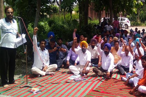 powercom employees protest performance