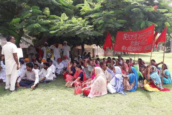 ਮੁਲਾਜ਼ਮ ਜਥੇਬੰਦੀਆਂ ਨੇ ਵਿਧਾਇਕਾਂ ਨੂੰ ਦਿੱਤੇ ਮੰਗ-ਪੱਤਰ