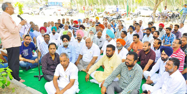 ਕੇਂਦਰ ਤੇ ਪੰਜਾਬ ਸਰਕਾਰ ਦੀਆਂ ਮਾਰੂ ਨੀਤੀਆਂ ਖਿਲਾਫ਼ ਆਡ਼੍ਹਤੀਆਂ ’ਚ ਰੋਸ