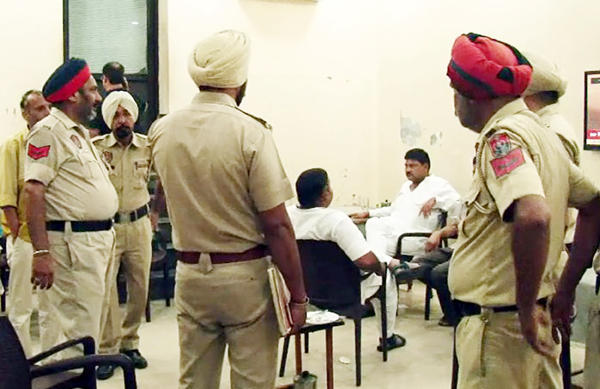ਪੁਲਸ ਵੱਲੋਂ ਸਿਟੀ ਕਲੱਬ ’ਚ ਛਾਪਾਮਾਰੀ