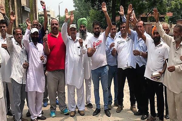 road dilapidated condition demonstration