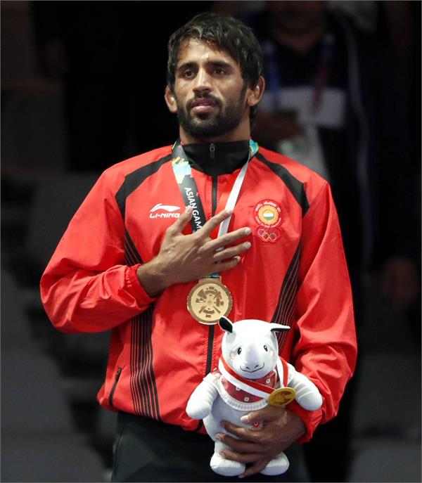bajrang took gold medal dedicated to vajpayee