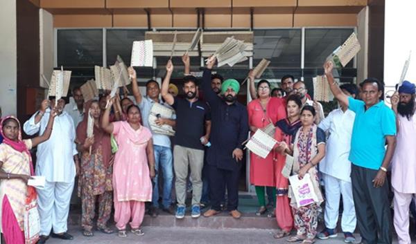 aap volunteered suwidha center