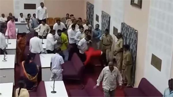 owasi  s councilor who was opposed to paying tribute to vajpayee
