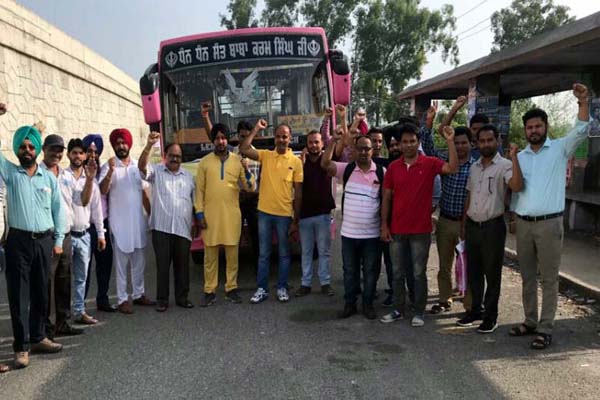 ਅਧਿਆਪਕਾਂ ਨੇ ਮੰਗਾਂ ਲਈ ਸਰਕਾਰ ਖਿਲਾਫ਼ ਕੀਤੀ ਨਾਅਰੇਬਾਜ਼ੀ