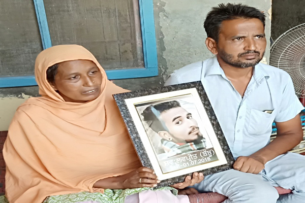 ਹੱਤਿਆਰਿਅਾਂ ਨੂੰ ਨਹੀਂ ਫੜਿਆ ਤਾਂ ਐੱਸ. ਐੱਸ. ਪੀ. ਦਫਤਰ ਅੱਗੇ ਕਰਾਂਗੇ ਆਤਮਦਾਹ