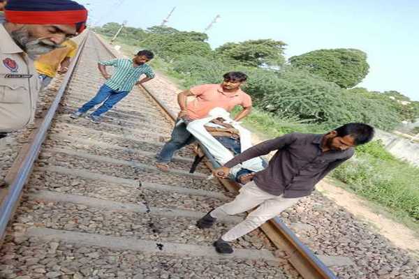 ਨੌਜਵਾਨਾਂ ਨੇ ਰੇਲਗੱਡੀ ਹੇਠਾਂ ਆ ਕੇ ਕੀਤੀ ਖੁਦਕੁਸ਼ੀ