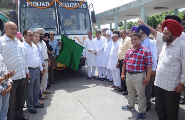 cabinet minister arora releases hi tech buses