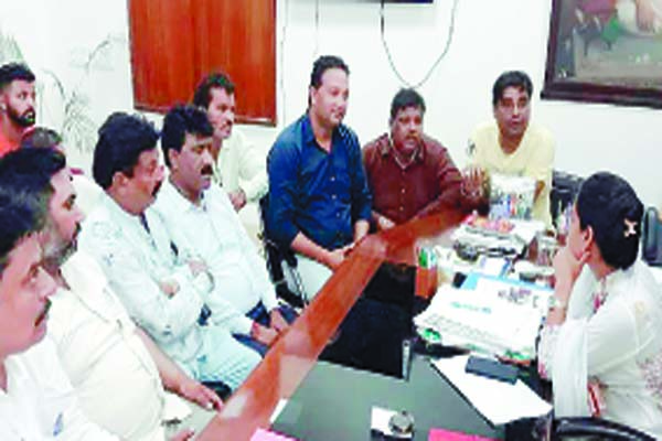 ਮੁਲਾਜ਼ਮਾਂ ਦੇ ਐੱਲ. ਆਈ. ਸੀ. ਖਾਤਿਆਂ ’ਚ ਪਾਏ 2.72 ਕਰੋਡ਼