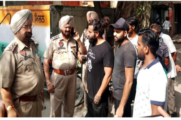 ਕੱਚੇ ਸਫ਼ਾਈ ਸੇਵਕਾਂ ਵੱਲੋਂ ਨਗਰ ਕੌਂਸਲ ਦਾ ਦਫ਼ਤਰ ਬੰਦ ਕਰਨ ’ਤੇ ਸਥਿਤੀ ਬਣੀ ਤਣਾਅਪੂਰਨ