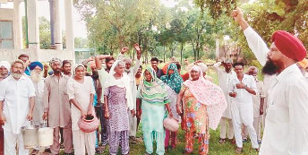 the residents protested by showing empty utensils