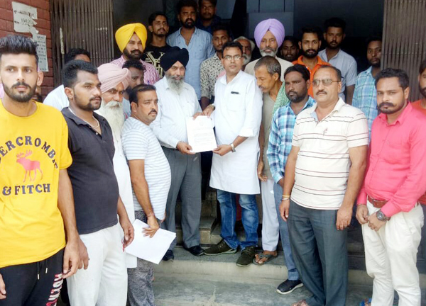 ਭ੍ਰਿਸ਼ਟਾਚਾਰ ਵਿਰੁਧ ਕਾਂਗਰਸੀ ਕੌਂਸਲਰਾਂ ਵੱਲੋਂ ਭੁੱਖ ਹੜਤਾਲ