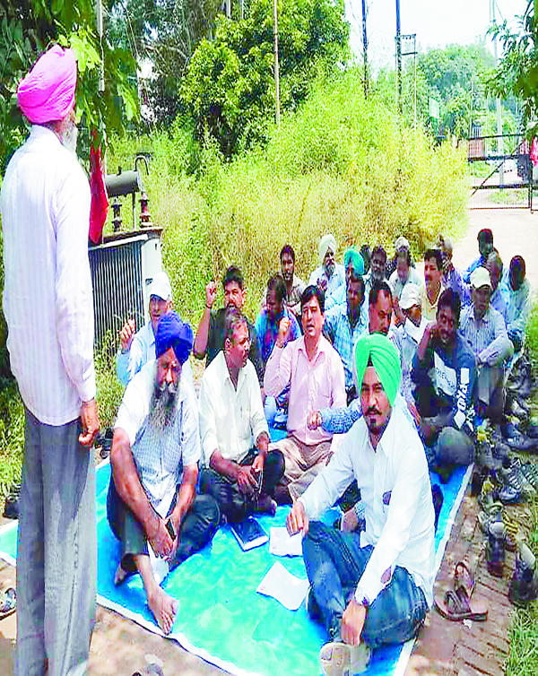 ਬਿਜਲੀ ਕਰਮਚਾਰੀਆਂ ਨੇ ਕੀਤੀ ਮੈਨੇਜਮੈਂਟ ਵਿਰੁੱਧ ਰੋਸ ਰੈਲੀ