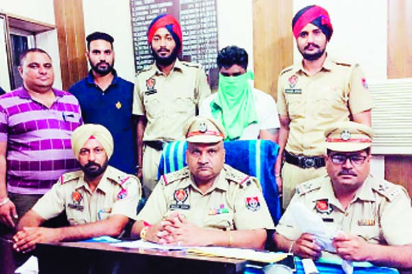 ਨਾਜਾਇਜ਼ ਹਥਿਆਰ ਲੈ ਕੇ ਘੁੰਮ ਰਿਹਾ ਕਾਰ ਸਵਾਰ ਗ੍ਰਿਫਤਾਰ